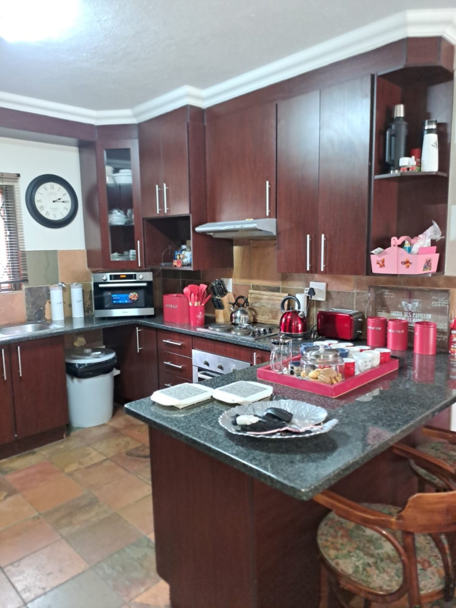 To Let 2 Bedroom Property for Rent in Melodie North West